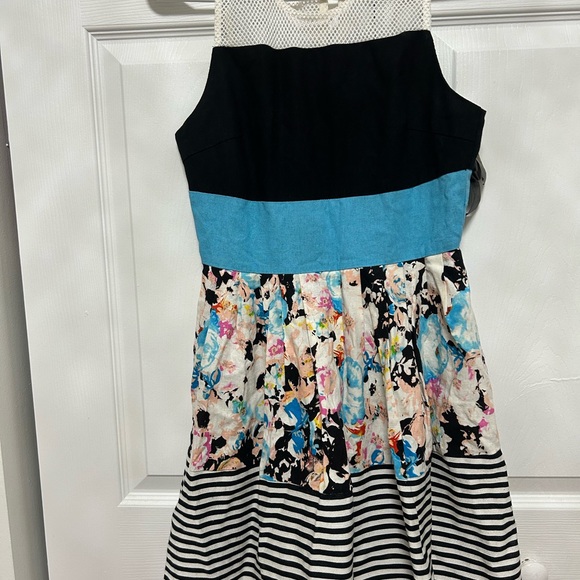 Dress - Picture 11 of 11